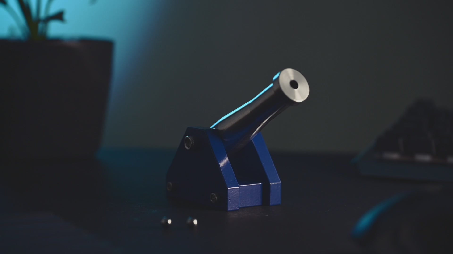 Load video: #color_titan-blue